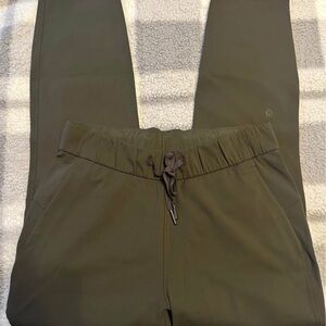 Lululemon On the Fly Pant - Size 4